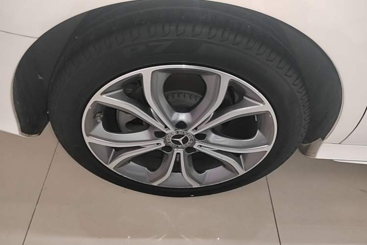 Used Mercedes-Benz E-Class 2020 Restyled E 300 L Sporty and Stylish Edition Right Rear Wheel Hub