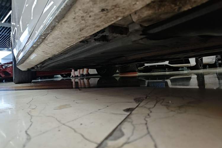 Used Mercedes-Benz E-Class 2020 E 300 L Sporty and Stylish Model Right Side Sill