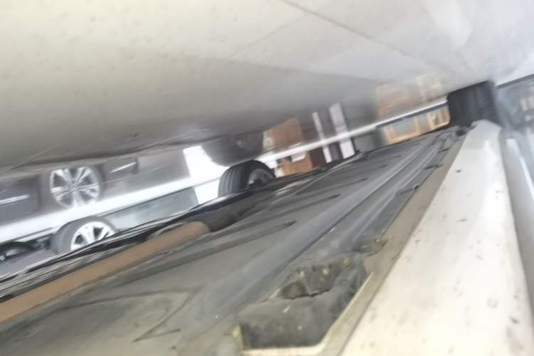 Used Mercedes-Benz E-Class 2020 Restyled E 300 L Sporty and Stylish Edition Right Side Sill