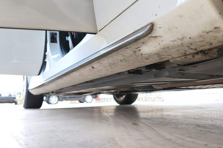 Used Mercedes-Benz E-Class 2020 E 300 L Sporty and Stylish Model Right Side Sill