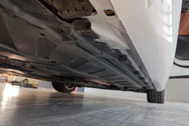Used Mercedes-Benz E-Class 2020 E 260 4MATIC Coupe Right Side Sill
