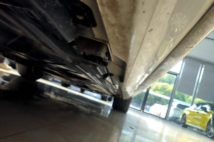 Used Mercedes-Benz E-Class 2020 Restyled E 300 L Exclusive Edition Right Side Sill