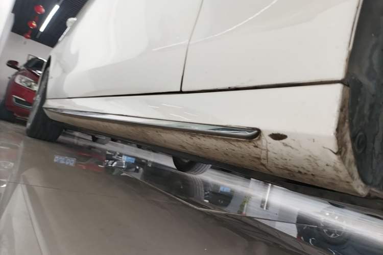 Used Mercedes-Benz E-Class 2020 Restyled E 300 L Sporty and Stylish Edition Right Side Sill