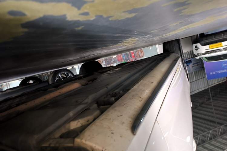 Used Mercedes-Benz E-Class 2020 Restyled E 300 L Sporty and Stylish Edition Right Side Sill