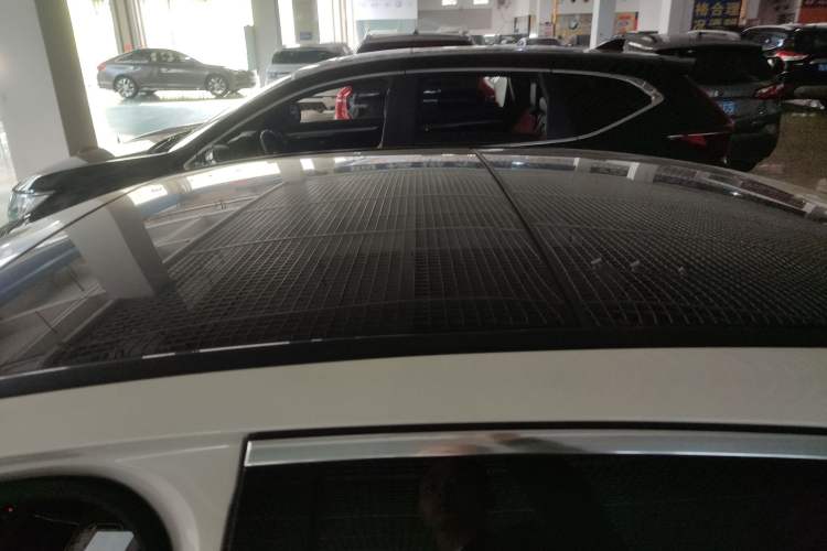 Used Mercedes-Benz E-Class 2020 E 300 L Sporty and Stylish Model Roof