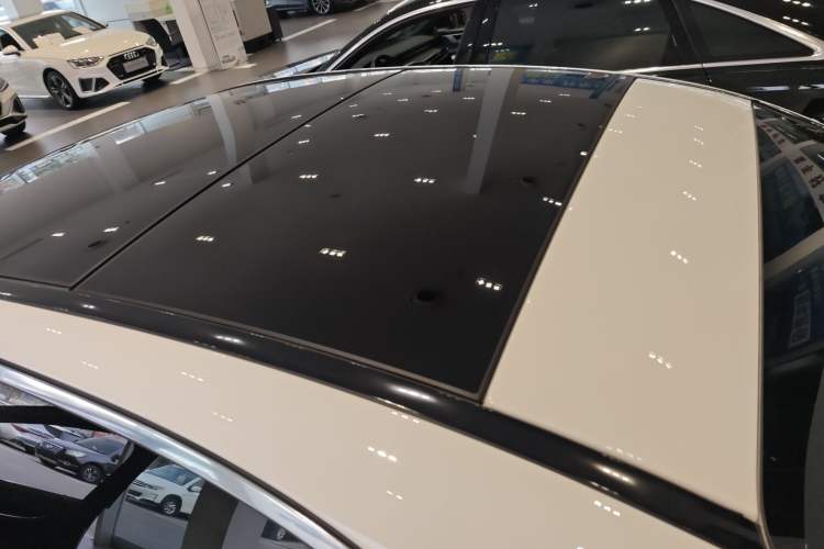 Used Mercedes-Benz E-Class 2020 E 300 L Sporty and Stylish Model Roof