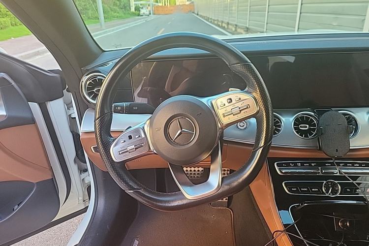 Used Mercedes-Benz E-Class 2020 E 260 4MATIC Coupe Steering Wheel