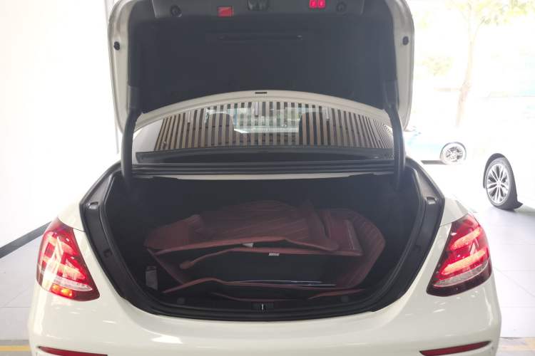 Used Mercedes-Benz E-Class 2020 E 260 Sport Edition 4MATIC Trunk