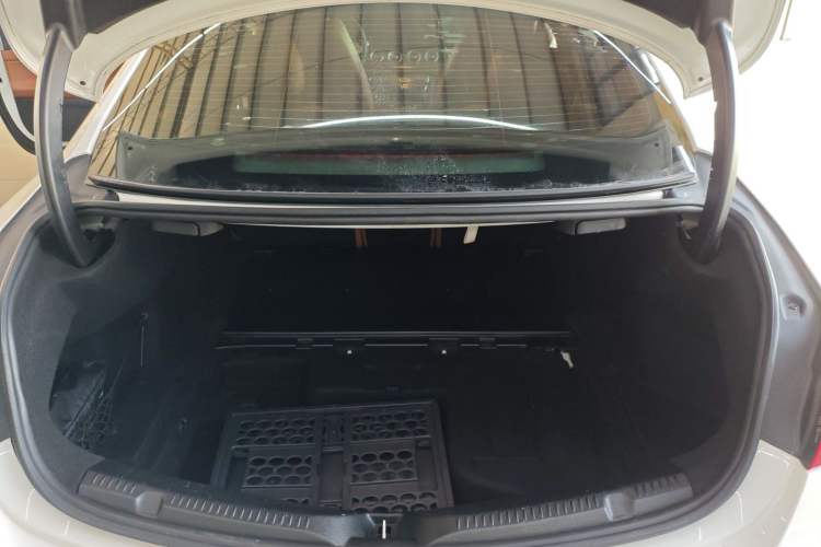 Used Mercedes-Benz E-Class 2020 E 260 4MATIC Coupe Trunk