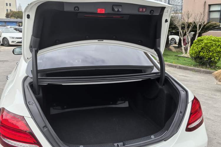 Used Mercedes-Benz E-Class 2020 E 260 Sport Edition Trunk