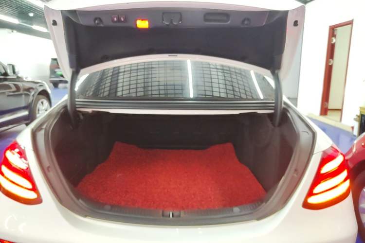 Used Mercedes-Benz E-Class 2020 Restyled E 300 L Sporty and Stylish Edition Trunk