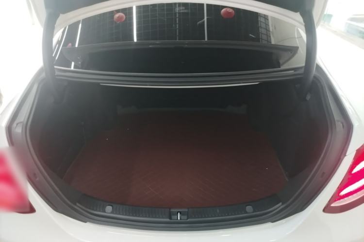 Used Mercedes-Benz E-Class 2020 Restyled E 300 L Sporty and Stylish Edition Trunk