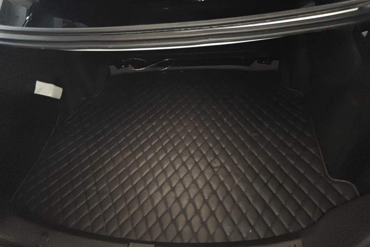 Used Mercedes-Benz E-Class 2020 E 260 L Sport Edition Trunk