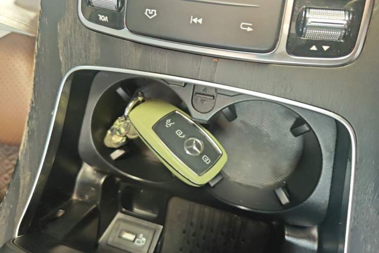 Used Mercedes-Benz E-Class 2020 Restyled E 300 L Sporty and Stylish Edition Vehicle Key