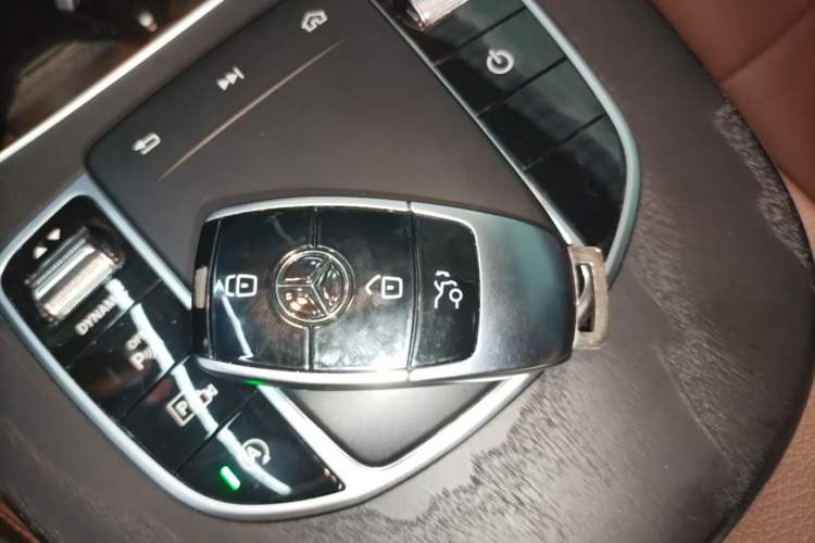Used Mercedes-Benz E-Class 2020 Restyled E 300 L Sporty and Stylish Edition Vehicle Key