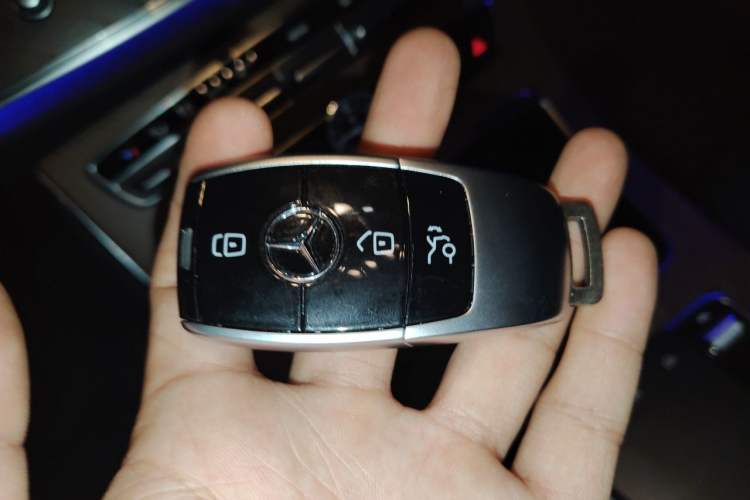 Used Mercedes-Benz E-Class 2020 E 300 L Sport Luxury Edition Vehicle Key