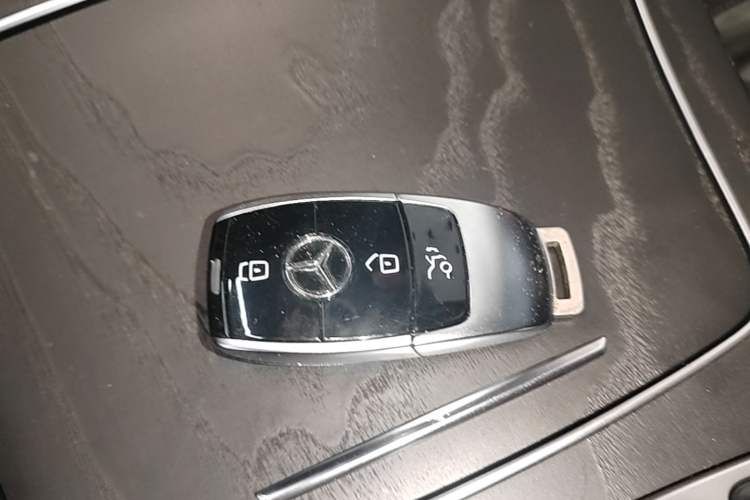 Used Mercedes-Benz E-Class 2020 Restyled E 300 L Sporty and Stylish Edition Vehicle Key
