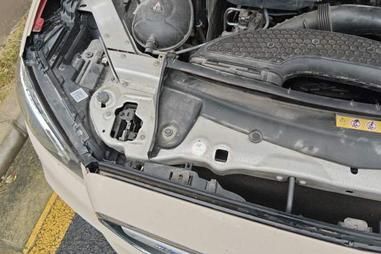 Used Mercedes-Benz E-Class 2020 E 260 Coupe Engine Bay Right