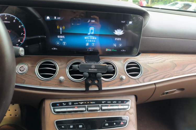 Used Mercedes-Benz E-Class 2021 Facelift E 300 L Stylish Edition Audio And AC Panel
