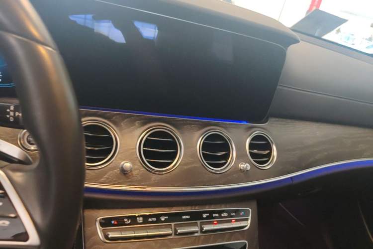 Used Mercedes-Benz E-Class 2021 Restyled E 300 L Luxury Edition Audio And AC Panel