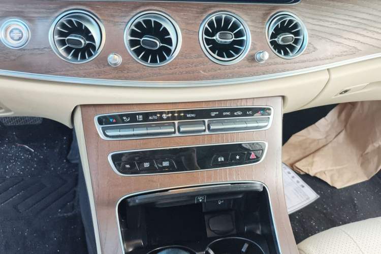 Used Mercedes-Benz E-Class 2021 Facelift E 260 L Audio And AC Panel