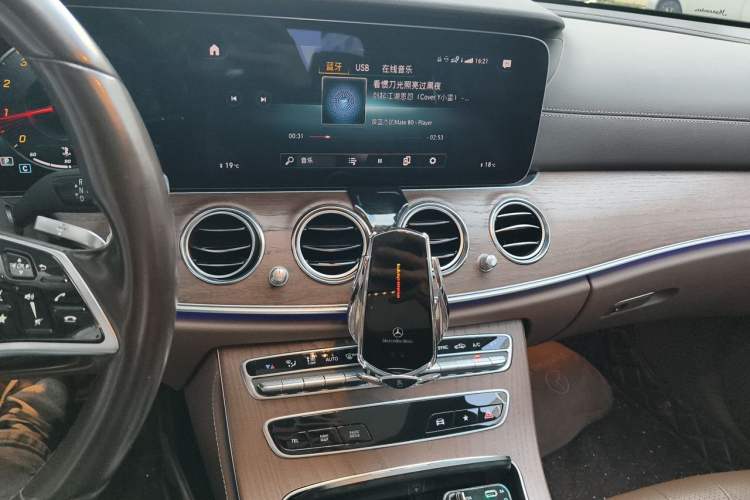 Used Mercedes-Benz E-Class 2021 Facelift E 260 L Audio And AC Panel