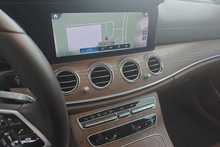 Used Mercedes-Benz E-Class 2021 Restyled E 300 L Luxury Edition Audio And AC Panel