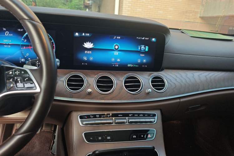 Used Mercedes-Benz E-Class 2021 Restyled E 300 L Luxury Edition Audio And AC Panel