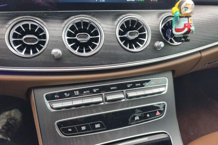 Used Mercedes-Benz E-Class 2021 Restyled E 300 L Sport Luxury Edition Audio And AC Panel