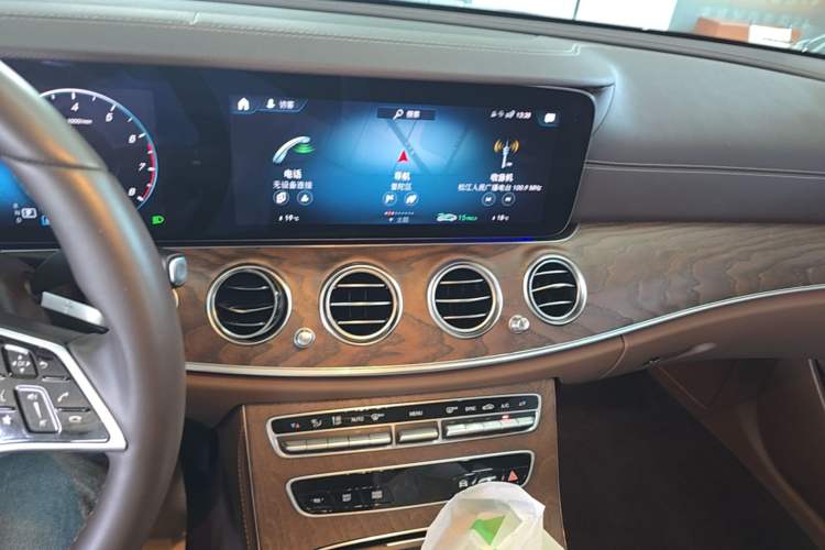 Used Mercedes-Benz E-Class 2021 Restyled E 300 L Luxury Edition Audio And AC Panel