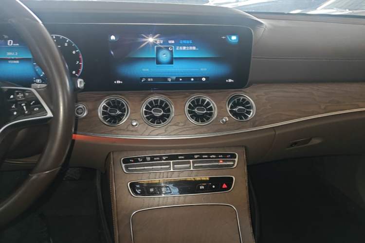 Used Mercedes-Benz E-Class 2021 Restyled E 300 L Luxury Edition Audio And AC Panel