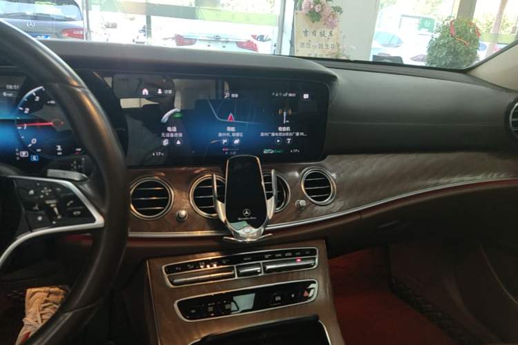 Used Mercedes-Benz E-Class 2021 Restyled E 300 L Luxury Edition Audio And AC Panel