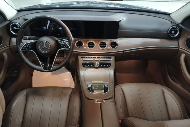 Used Mercedes-Benz E-Class 2021 Facelift E 300 L Stylish Edition Center Console