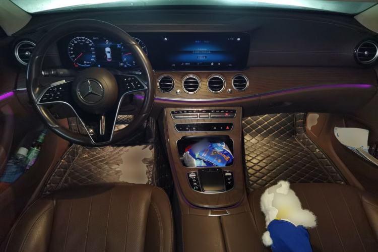 Used Mercedes-Benz E-Class 2021 E 300 L Luxury Model Center Console