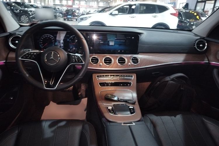 Used Mercedes-Benz E-Class 2021 Restyled E 300 L Luxury Edition Center Console
