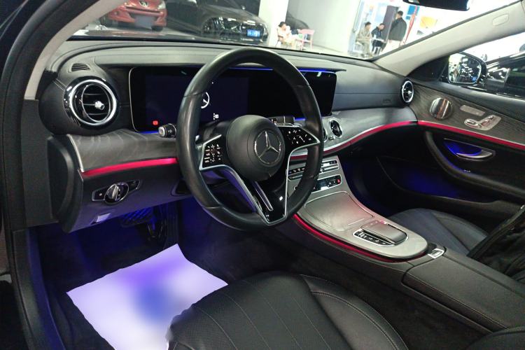 Used Mercedes-Benz E-Class 2021 E 300 L Luxury Model Center Console