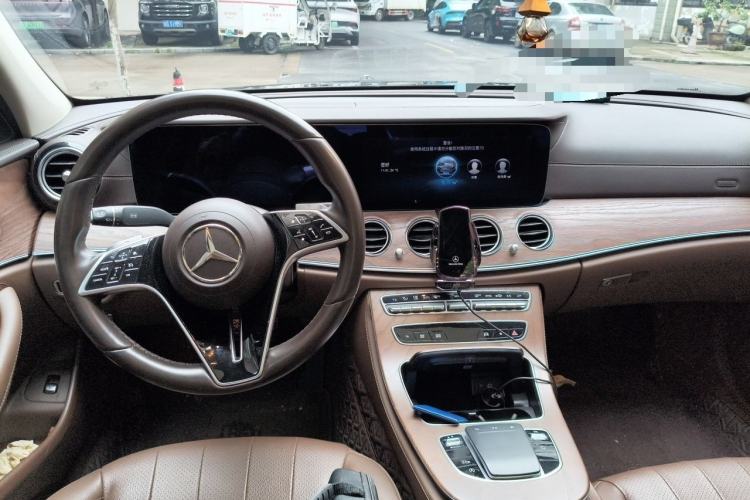 Used Mercedes-Benz E-Class 2021 Facelift E 300 L Stylish Edition Center Console