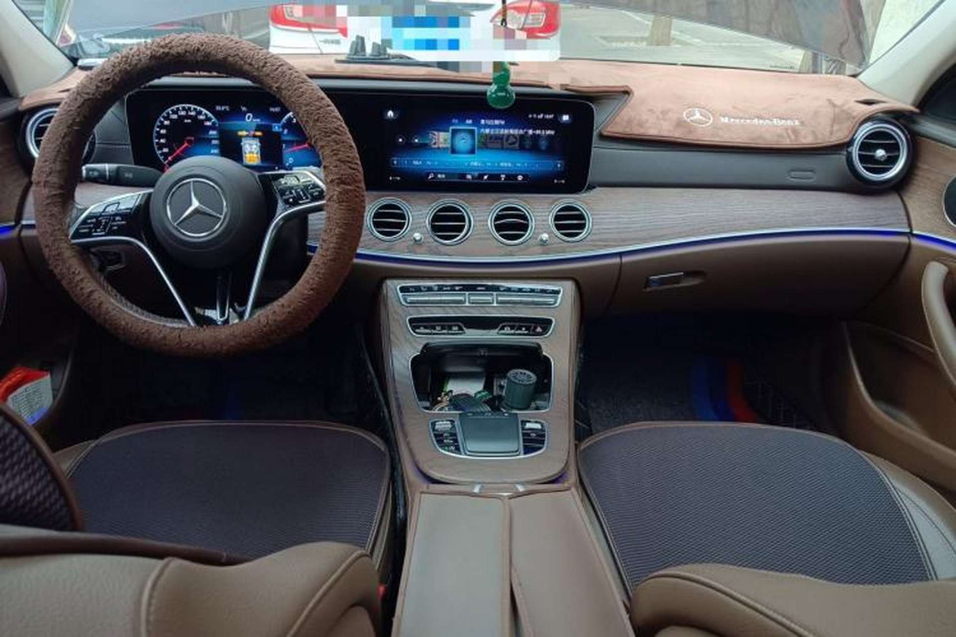 Used Mercedes-Benz E-Class 2021 Facelift E 300 L Stylish Edition Center Console