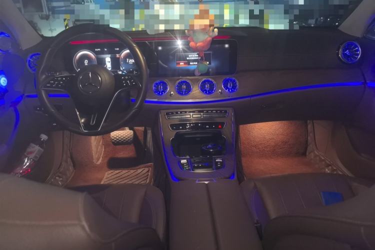 Used Mercedes-Benz E-Class 2021 E 300 L Luxury Model Center Console