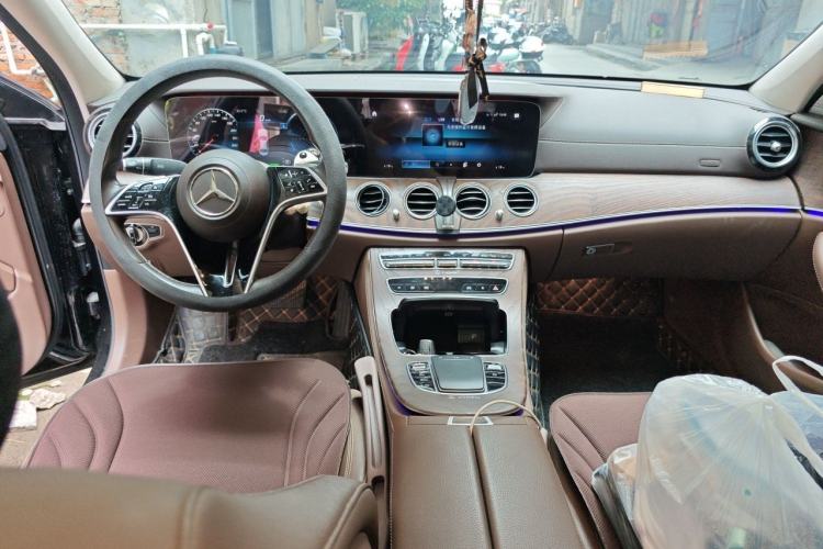Used Mercedes-Benz E-Class 2021 E 260 L Center Console