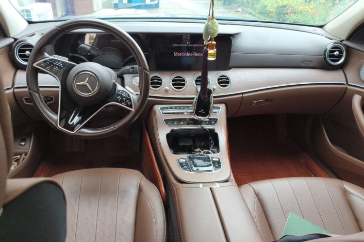Used Mercedes-Benz E-Class 2021 E 300 L Luxury Model Center Console