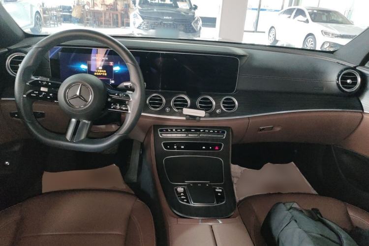 Used Mercedes-Benz E-Class 2021 Facelift E 300 L Stylish Edition Center Console