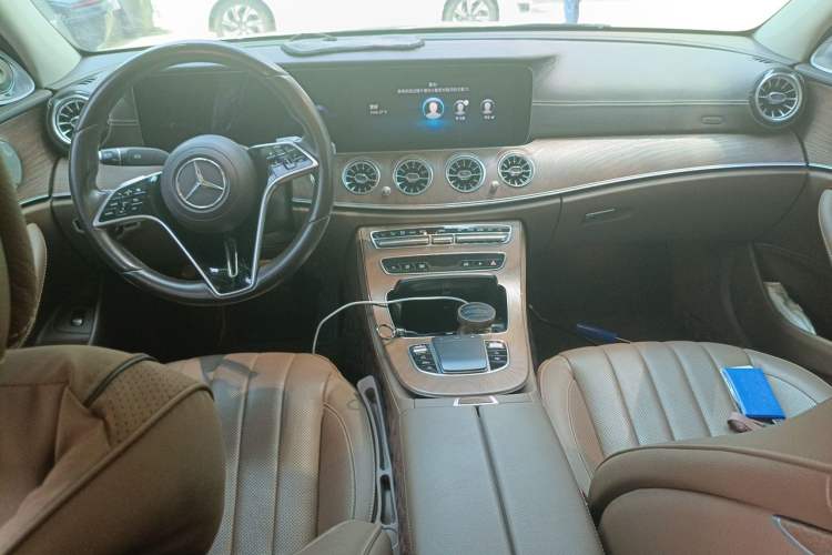 Used Mercedes-Benz E-Class 2021 E 300 L Luxury Model Center Console