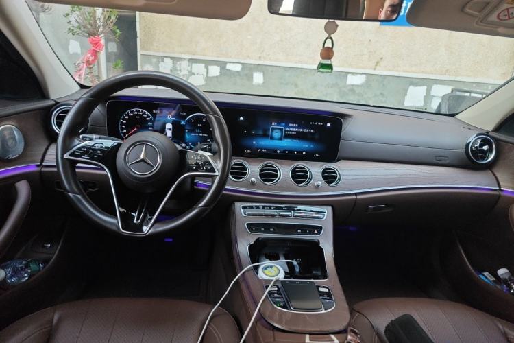 Used Mercedes-Benz E-Class 2021 E 300 L Luxury Model Center Console