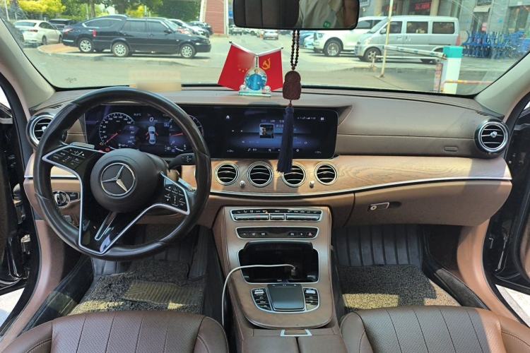 Used Mercedes-Benz E-Class 2021 Restyled E 300 L Luxury Edition Center Console