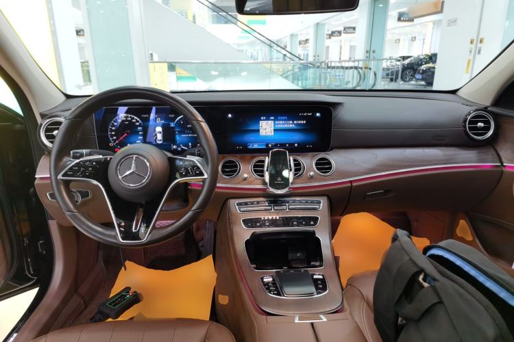 Used Mercedes-Benz E-Class 2021 Restyled E 300 L Luxury Edition Center Console
