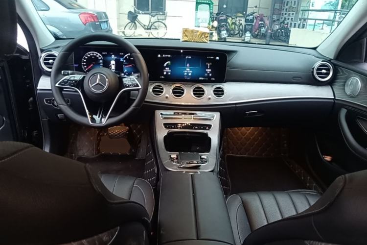 Used Mercedes-Benz E-Class 2021 E 300 L Premium Edition Center Console