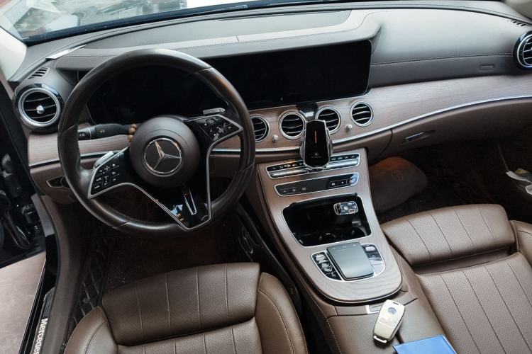 Used Mercedes-Benz E-Class 2021 Facelift E 260 L Center Console