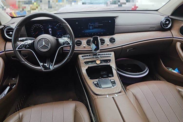 Used Mercedes-Benz E-Class 2021 Facelift E 300 L Stylish Edition Center Console