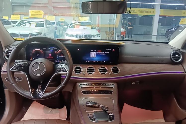Used Mercedes-Benz E-Class 2021 Restyled E 300 L Luxury Edition Center Console